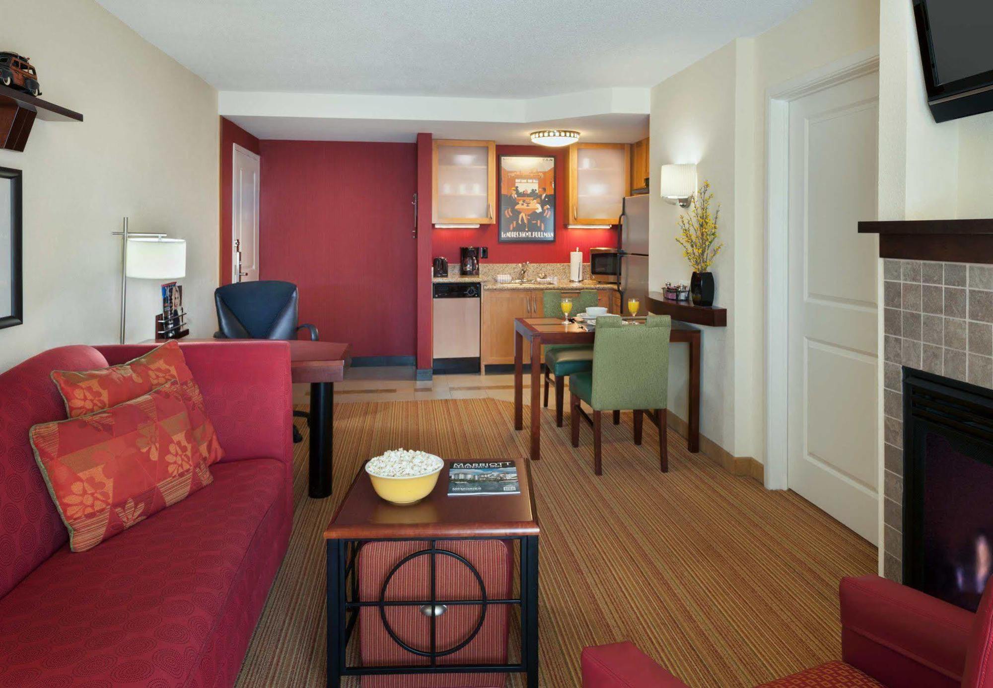 Residence Inn By Marriott Gravenhurst Muskoka Wharf מראה חיצוני תמונה
